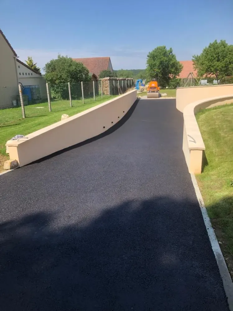 Enrobé à chaud près de Chilleurs-aux-Bois